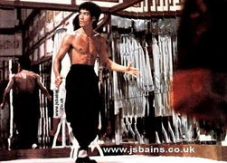 李小龙背景,李小龙的传奇人生与武术哲学