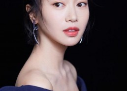 杜小雨个人资料_,才华横溢的年轻艺术家，揭秘其多彩人生