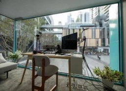 成都网红小甜甜背景,从街头采访到现象级网红的蜕变之路